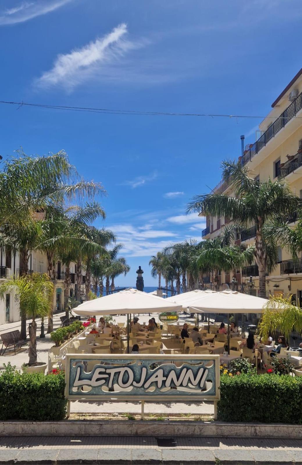 Terrazza Enjoy Apartment Летояни Екстериор снимка